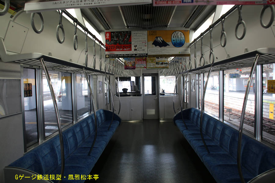 JR東海クハ312-2330の客室内。2013年(平成25年)10月、JR身延線富士(ふじ：静岡県富士市)駅に停車中に撮影。