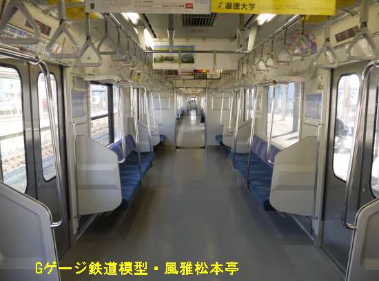 JR東日本209系の車内。2013年(平成25年)1月撮影。