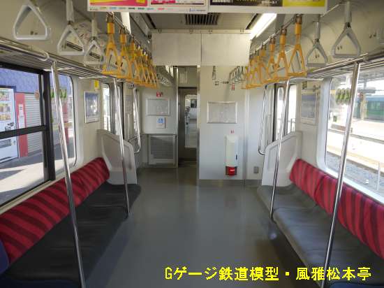 JR東日本209系の車内。2013年(平成25年)1月撮影。