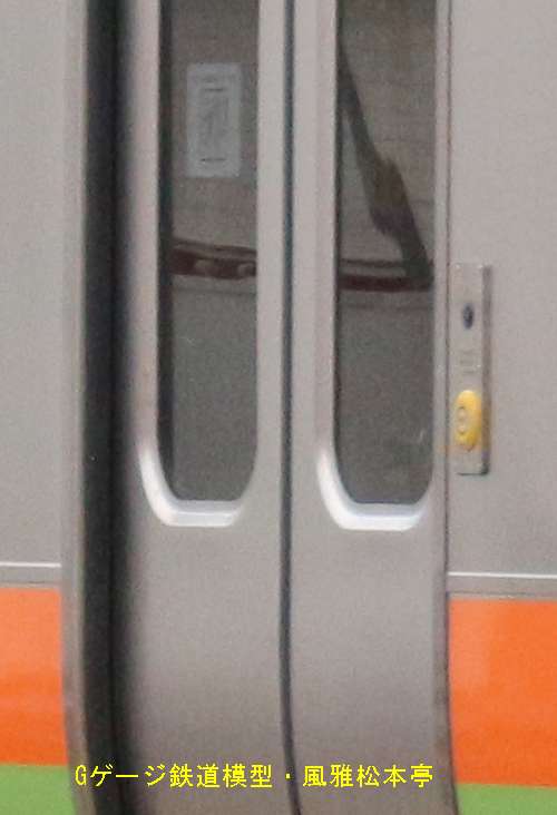 JR東日本209系の扉開閉用スイッチ。2018年(平成30年)10月撮影。