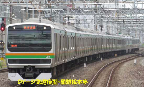 JR東日本E231系。2012年(平成24年)7月、JR東海道本線川崎(かわさき)駅にて撮影。