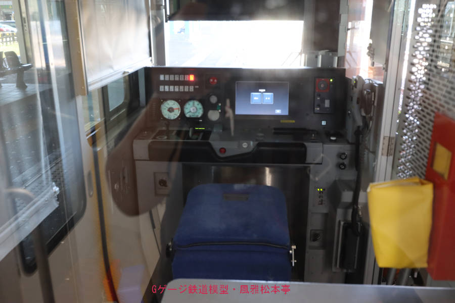 JR東日本クハE130-8の運転台機器。2023年(令和5年)9月撮影。