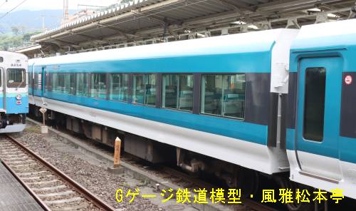 JR東日本モハE256-2506。2021年(令和3年)6月、JR東日本東海道本線熱海(あたみ：静岡県熱海市)駅にて撮影。