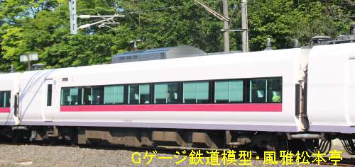 JR東日本モハE656-105。2017年(平成29年)5月、JR常磐線磯原(いそはら：茨城県北茨城市)駅にて撮影。