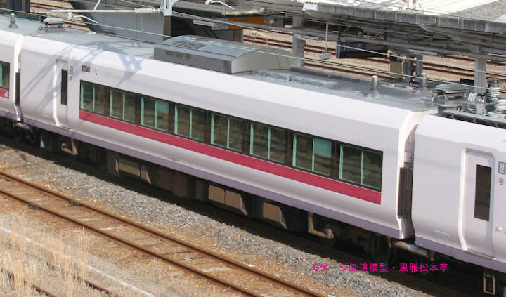 JR東日本モハE656-7。2016年(平成28年)12月、JR常磐線高萩(たかはぎ：茨城県高萩市)駅に俯瞰て撮影。