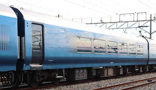 JR東日本モロE260-2。2022年(令和3年)1月、JR大宮車輛センター(埼玉県さいたま市大宮区)にて、東日本旅客鉄道殿のご好意により許可を得て撮影。