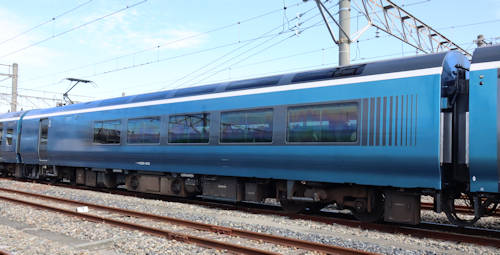 JR東日本モロE261-202。2022年(令和3年)1月、JR大宮車輛センター(埼玉県さいたま市大宮区)にて、東日本旅客鉄道殿のご好意により許可を得て撮影。