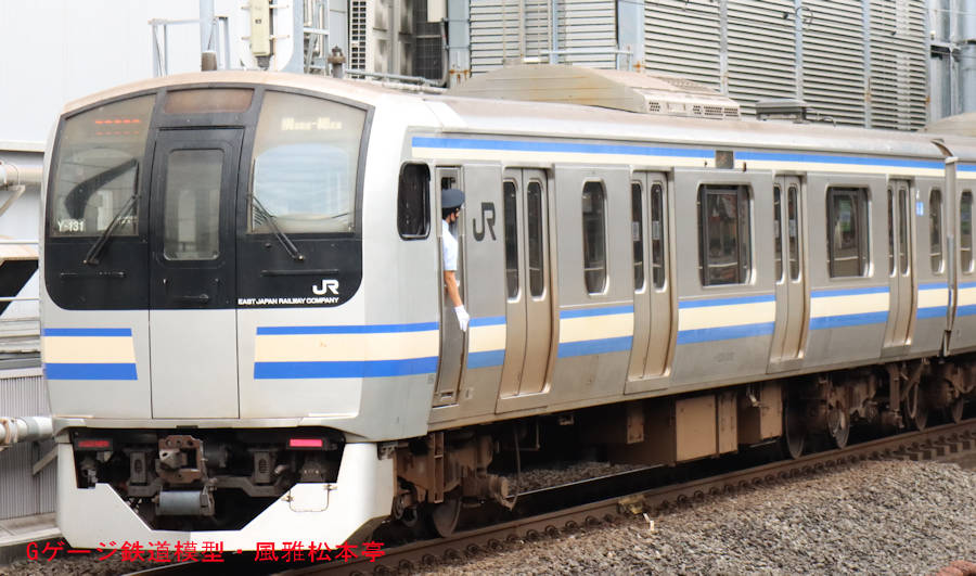 JR東日本クハE216-2072。2023年(令和5年)6月、JR横須賀線横浜(よこはま：神奈川県横浜市西区)駅にて撮影。