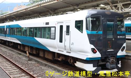 JR東日本クハE257-2506。2021年(令和3年)6月、JR東日本東海道本線(あたみ：静岡県熱海市)駅にて撮影。