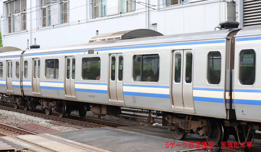 JR東日本サハE217-2077。2021年(令和3年)6月、JR横須賀線横浜(よこはま：神奈川県横浜市西区)駅にて撮影。
