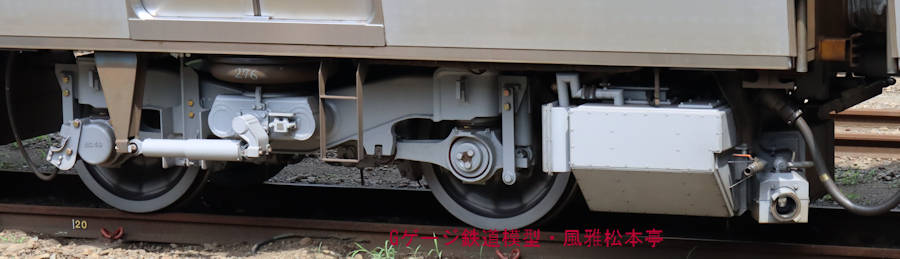 JR東日本E531系の付随車が履くTR255台車。2022年(令和4)7月、JR東北本線宇都宮(うつのみや：栃木県宇都宮市)駅にて撮影。