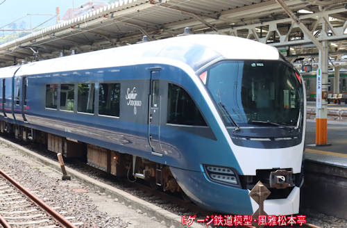 JR東日本クロE261-2。2021年(令和3年)6月、JR東海道本線熱海(あたみ：静岡県熱海市)駅にて撮影。