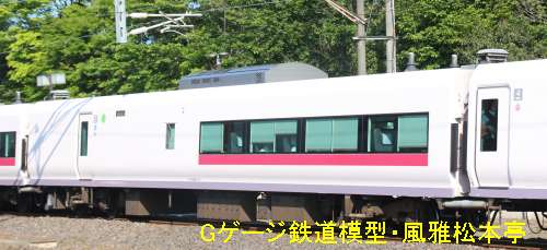 JR東日本サロE657-5。2017年(平成29年)5月、JR常磐線磯原(いそはら：茨城県北茨城市)駅にて撮影。