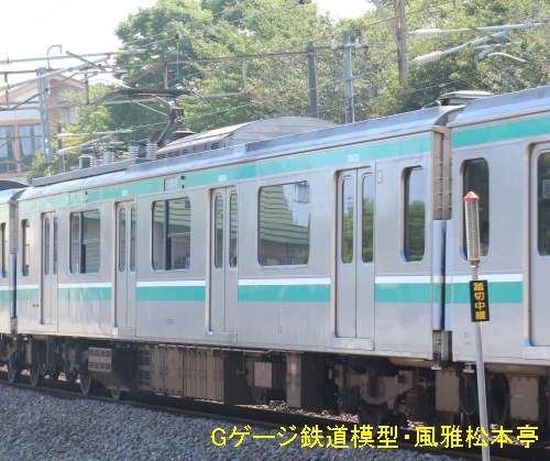 JR東日本モハE501-5。2016年(平成28年)8月、JR常磐線磯原(いそはら：茨城県北茨城市)駅にて撮影。