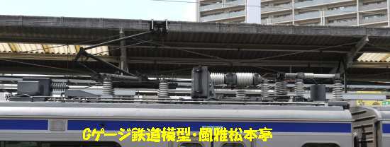 JR東日本モハE531のパンタグラフ周辺。2012年(平成24年)7月、JR常磐線土浦(つちうら：茨城県土浦市)駅にて撮影。