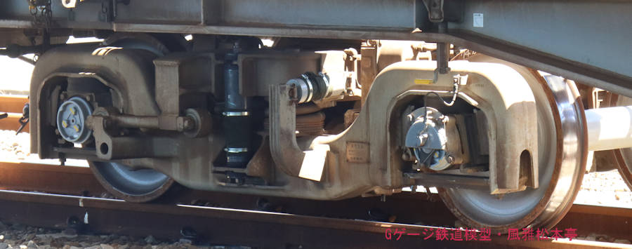 コキ107型に使用されているFT3A台車。2023年(令和5年)9月、神奈川臨海鉄道横浜本牧(よこはまほんもく：神奈川県横浜市中区)駅にて撮影。