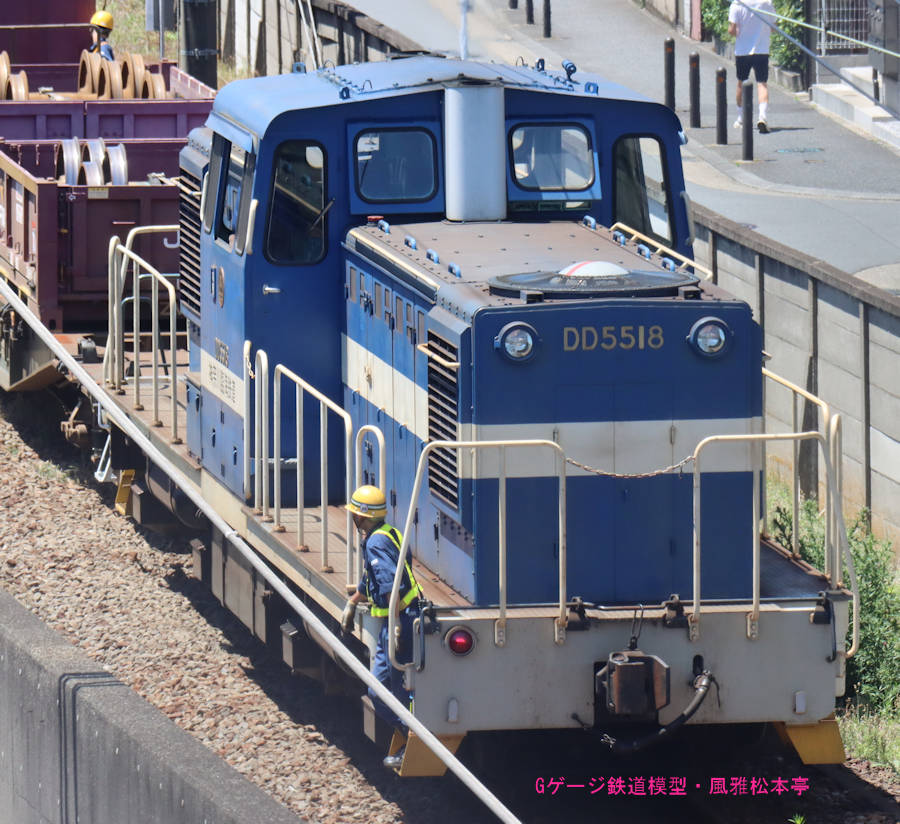 神奈川臨海鉄道DD5518。2024年(令和6年)6月、JR川崎貨物(かわさきかもつ：神奈川県川崎市川崎区)駅にて俯瞰気味に撮影。