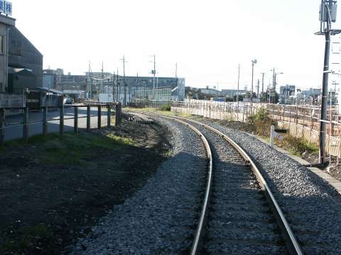 京浜工業団地の横を通る浮島線。2003年(平成15年)1月撮影。