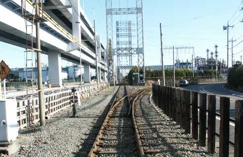 日本石油輸送の川崎メンテナンスセンターへの分岐点部分。2003年(平成15年)1月撮影。