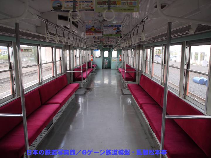 関東鉄道キハ101の車内。2010年(平成22年)9月、関東鉄道常総線水海道(みつかいどう)車輛基地にて、関東鉄道殿のご好意により許可を得て撮影。