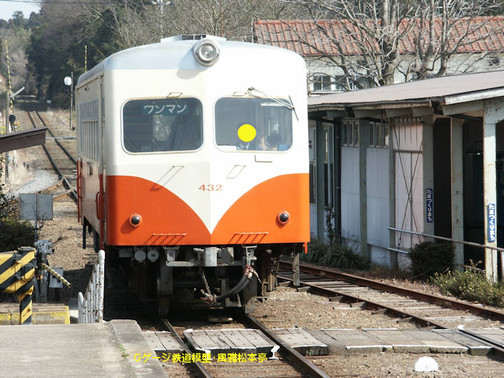 鹿島鉄道キハ432。2006年(平成18年)4月、鹿島鉄道玉造町(たまつくりまち：茨城県行方市)駅にて撮影。