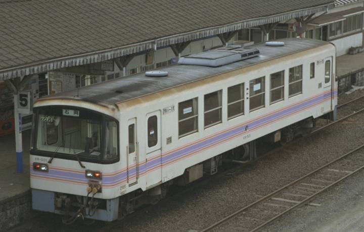 鹿島鉄道KR-501。2004年(平成16年)3月、鹿島鉄道石岡(いしおか：茨城県石岡市)駅にて撮影。