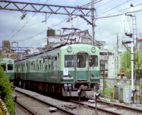 京阪電鉄1920号他の各停宇治行き。1985年(昭和60年)4月撮影