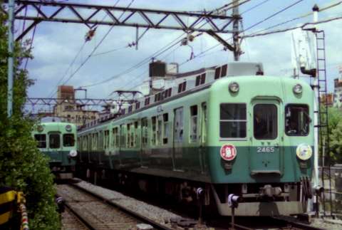 京阪電鉄2465号他の急行淀屋橋行き。1985年(昭和60年)4月撮影