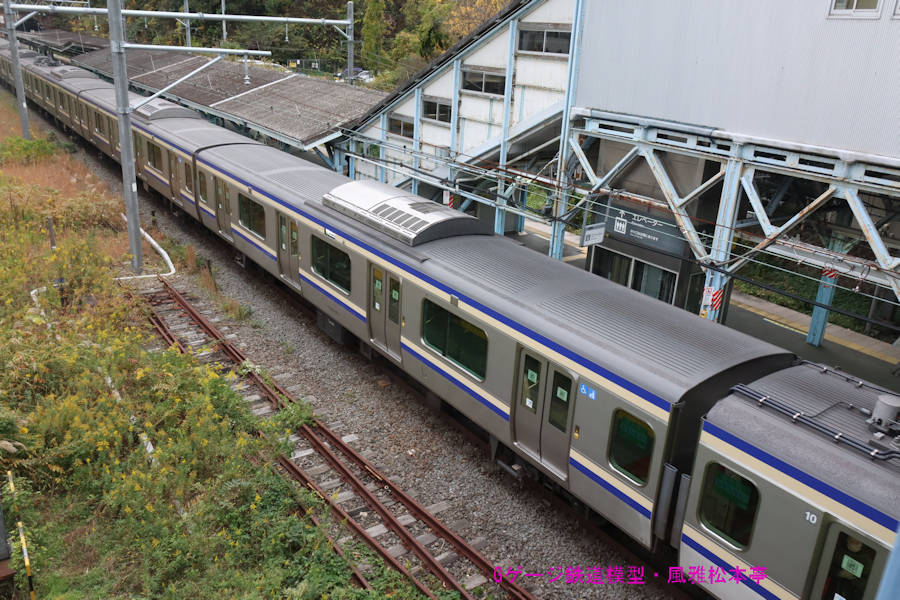 田浦駅構内の、田浦港貨物線分岐箇所。2023年(令和5年)12月撮影。