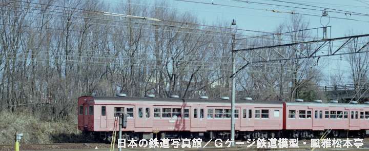 拝島駅に進入する八高線キハ35-902他。1983年(昭和58年)3月、国鉄拝島駅にて撮影。