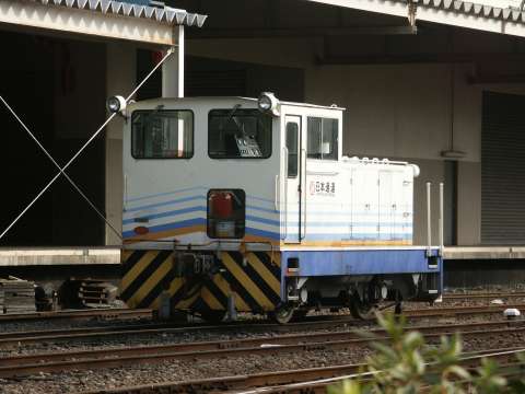 十条コンテック構内に止まっていた日本通運のディーゼル機関車。