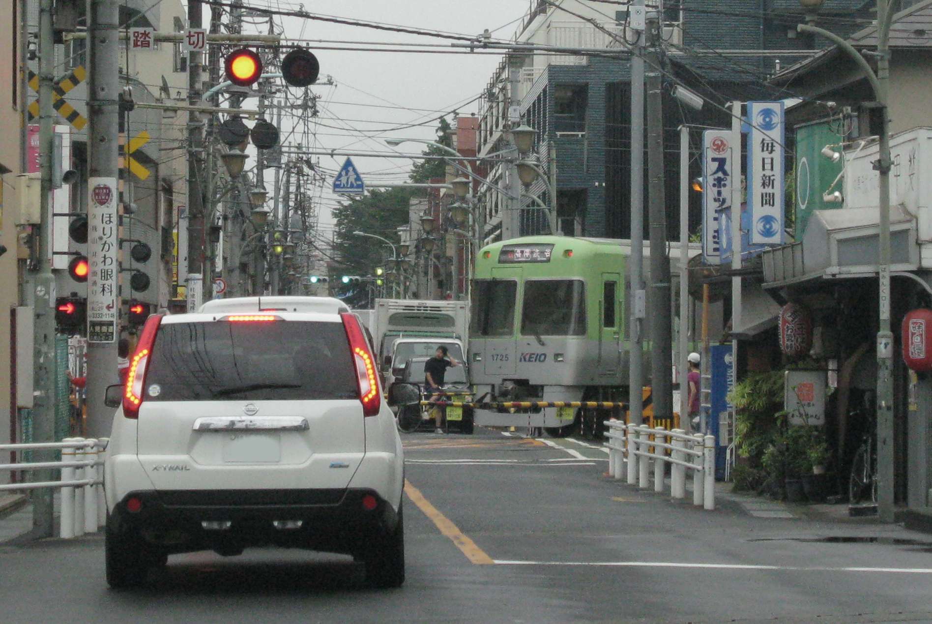 京王電鉄井の頭線久我山駅周辺の情景。2015年(平成27年)7月撮影。
