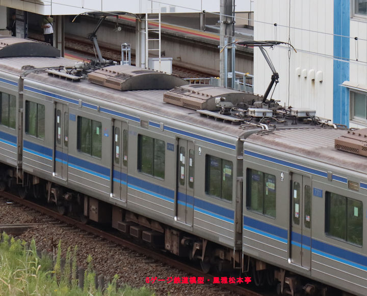 北総鉄道7312。2025年(令和7年)10月、北総鉄道印西牧の原(いんざいまきのはら:千葉県印西市)駅にて俯瞰気味に撮影。