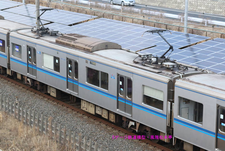 北総鉄道7502-7。2017年(平成29年)1月、北総鉄道印旛日本医大(いんばにほんいだい：千葉県印西市)＝千葉ニュータウン中央(ちばにゅーたうんちゅうおう：千葉県印西市)駅間にて撮影。