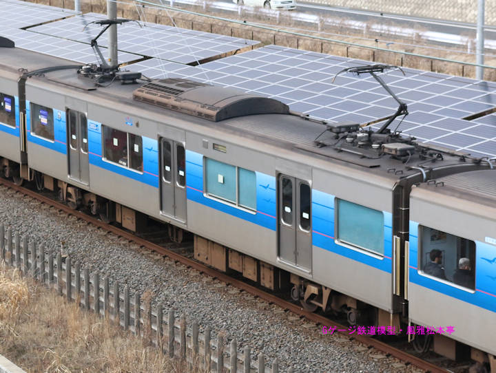 京成電鉄新3053-7。2017年(平成29年)3月、京成電鉄成田空港線印旛日本医大(いんばにほんいだい：千葉県印西市)＝千葉ニュータウン中央(ちばにゅーたうんちゅうおう：千葉県印西市)駅間にて撮影。