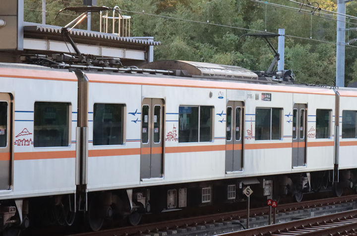 京成電鉄新3155-2。2025年(令和7年)11月、成田スカイアクセス線成田湯川(なりたゆかわ：千葉県成田市)駅にて撮影。