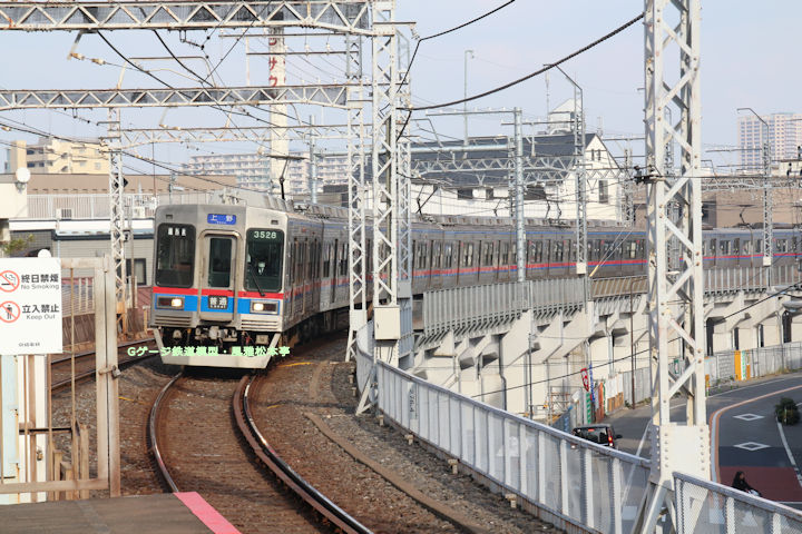 京成電鉄モハ3528。2017年(平成29年)1月、京成電鉄上野線町屋(まちや：東京都荒川区)駅附近にて撮影。