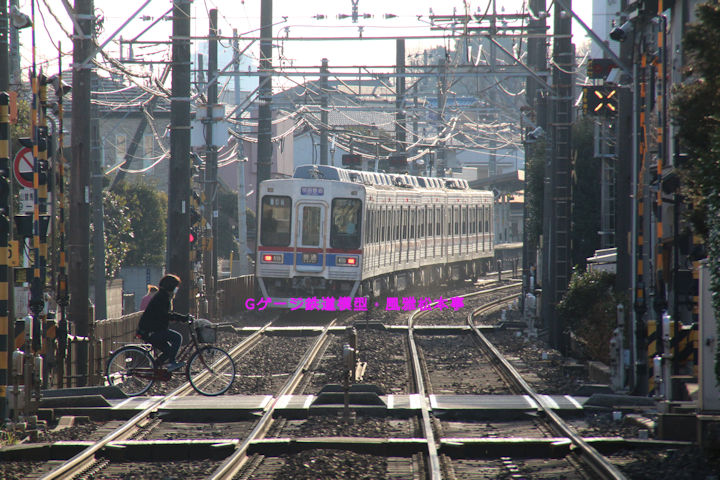 京成電鉄モハ3544他六連。2017年(平成29年)2月、京成電鉄上野線京成中山(けいせいなかやま：千葉県船橋市)駅にて撮影。