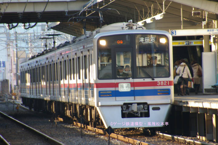 京成電鉄モハ3821他六連。2007年(平成19年)2月、京成電鉄船橋競馬場(ふなばしけいばじょう：千葉県船橋市)駅にて撮影。