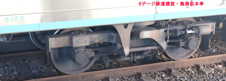 千葉ニュータウン鉄道9127号が履くFS547台車。2025年(令和7年)11月、北総鉄道印西牧の原(いんざいまきのはら：千葉県印西市)駅にて撮影。