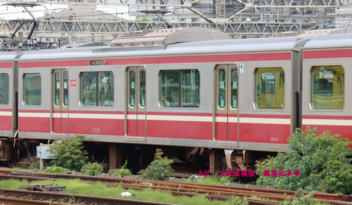 京浜急行電鉄サハ1310。2026年(令和8年)6月、京急本線金沢文庫(かなざわぶんこ：神奈川県横浜市金沢区)電車区にて撮影。