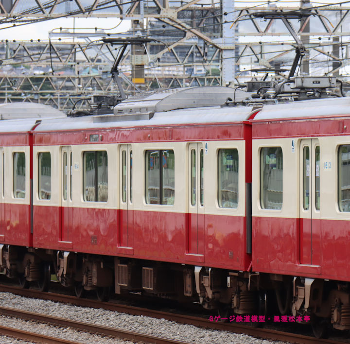 京浜急行電鉄デハ1614。2026年(令和8年)6月、京急本線金沢八景(かなざわはっけい：神奈川県横浜市金沢区)駅付近にて撮影。