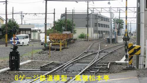 松本電気鉄道新村駅構内。2015年(平成27年)6月撮影。