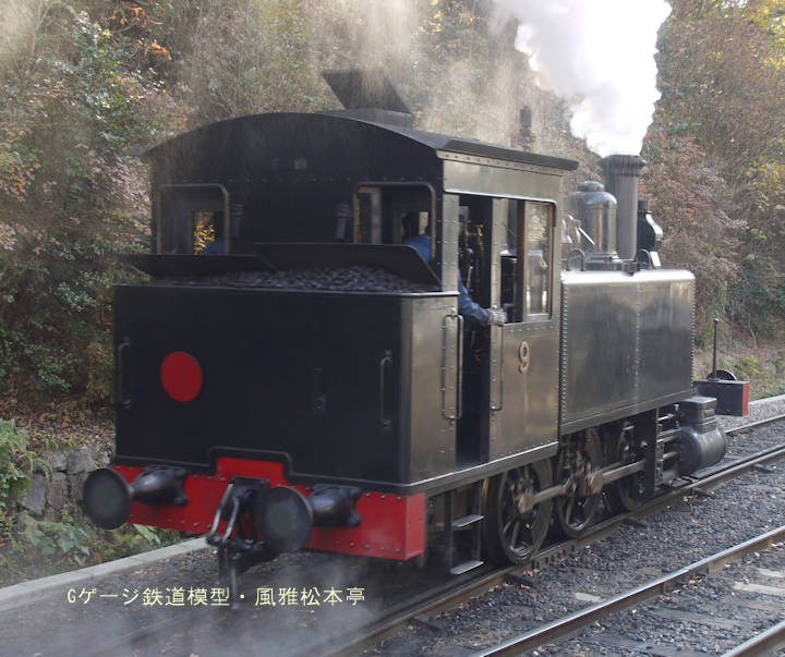 明治村ボールドウィン製9号機(富士身延鉄道→日本鋼管鶴見→明治村)。2010年(平成22年)11月、明治村・東京駅(愛知県犬山市)にて撮影。