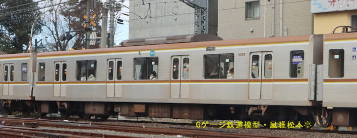 東京メトロ(営団地下鉄)10320。2025年(令和7年)1月、西武鉄道池袋線清瀬(きよせ：東京都清瀬市)駅にて撮影。