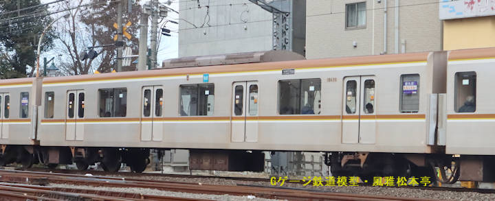 東京メトロ(営団地下鉄)10420。2025年(令和7年)1月、西武鉄道池袋線清瀬(きよせ：東京都清瀬市)駅にて撮影。