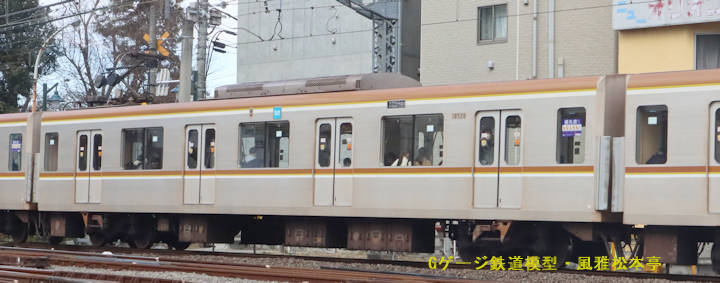 東京メトロ(営団地下鉄)10520。2025年(令和7年)1月、西武鉄道池袋線清瀬(きよせ：東京都清瀬市)駅にて撮影。