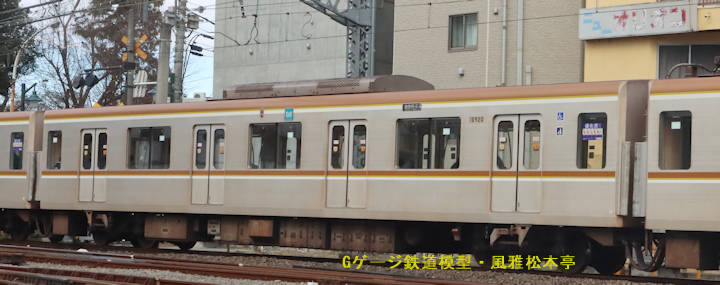 東京メトロ(営団地下鉄)10920。2025年(令和7年)1月、西武鉄道池袋線清瀬(きよせ：東京都清瀬市)駅にて撮影。