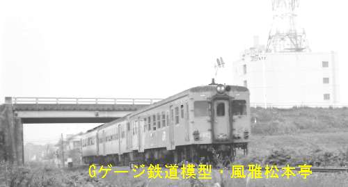 JR東日本真岡線下館(しもだて：茨城県下館市)駅付近を走る列車。1987年(昭和62年)10月撮影。