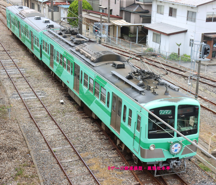 流鉄クモハ5004＋クモハ5104。2026年(令和7年)5月、流鉄流山線流山(ながれやま：千葉県流山市)駅にて俯瞰撮影。